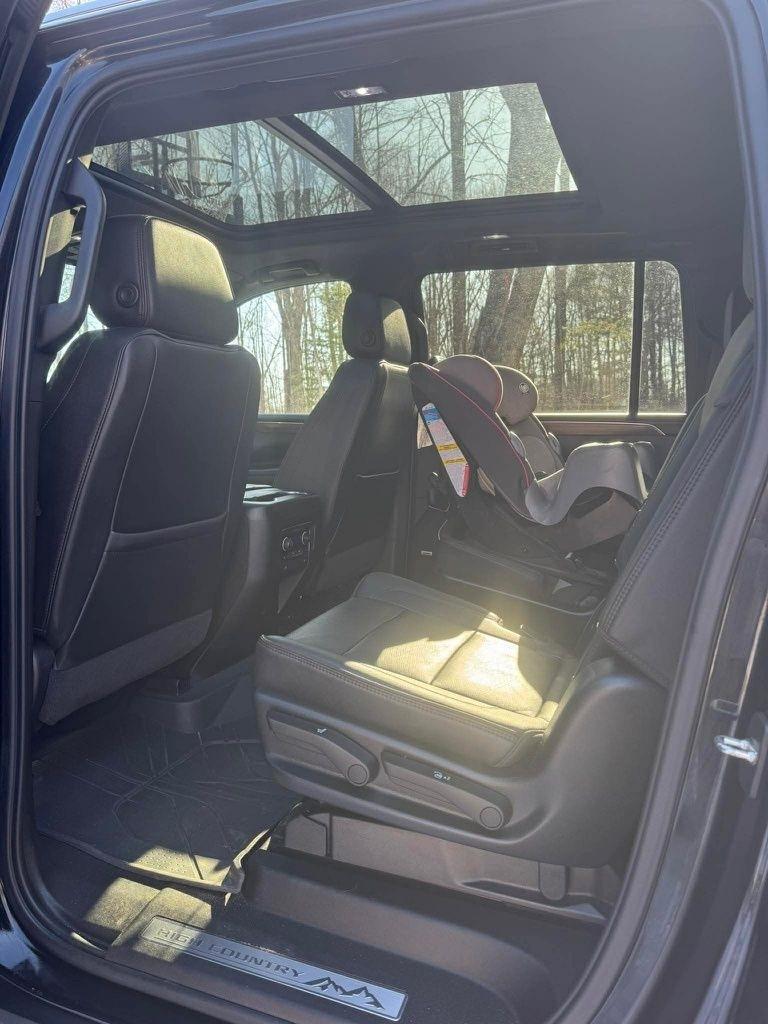 Chevrolet Suburban  2021