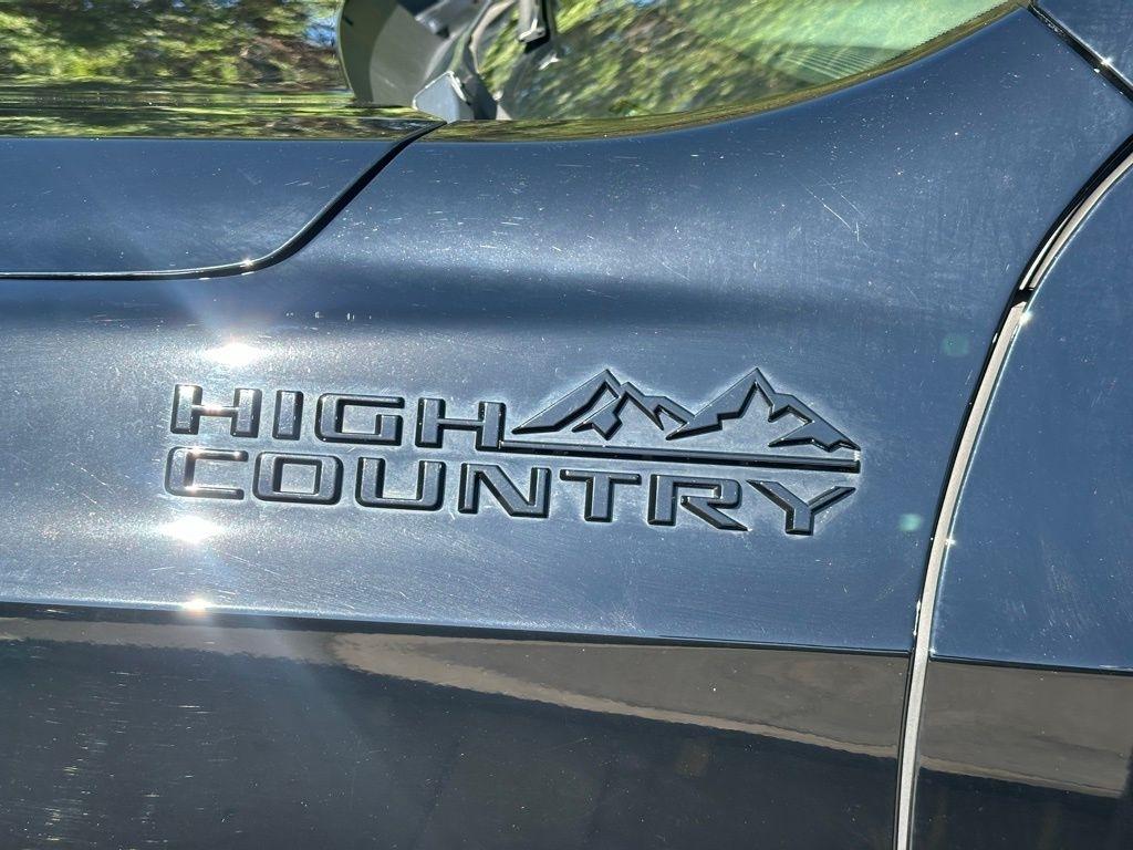 Chevrolet Suburban  2021