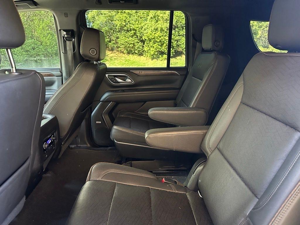 Chevrolet Suburban  2021