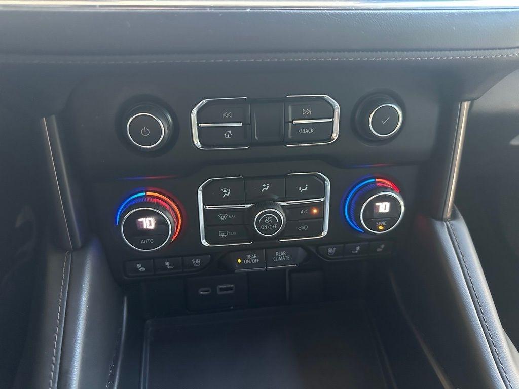 Chevrolet Suburban  2021