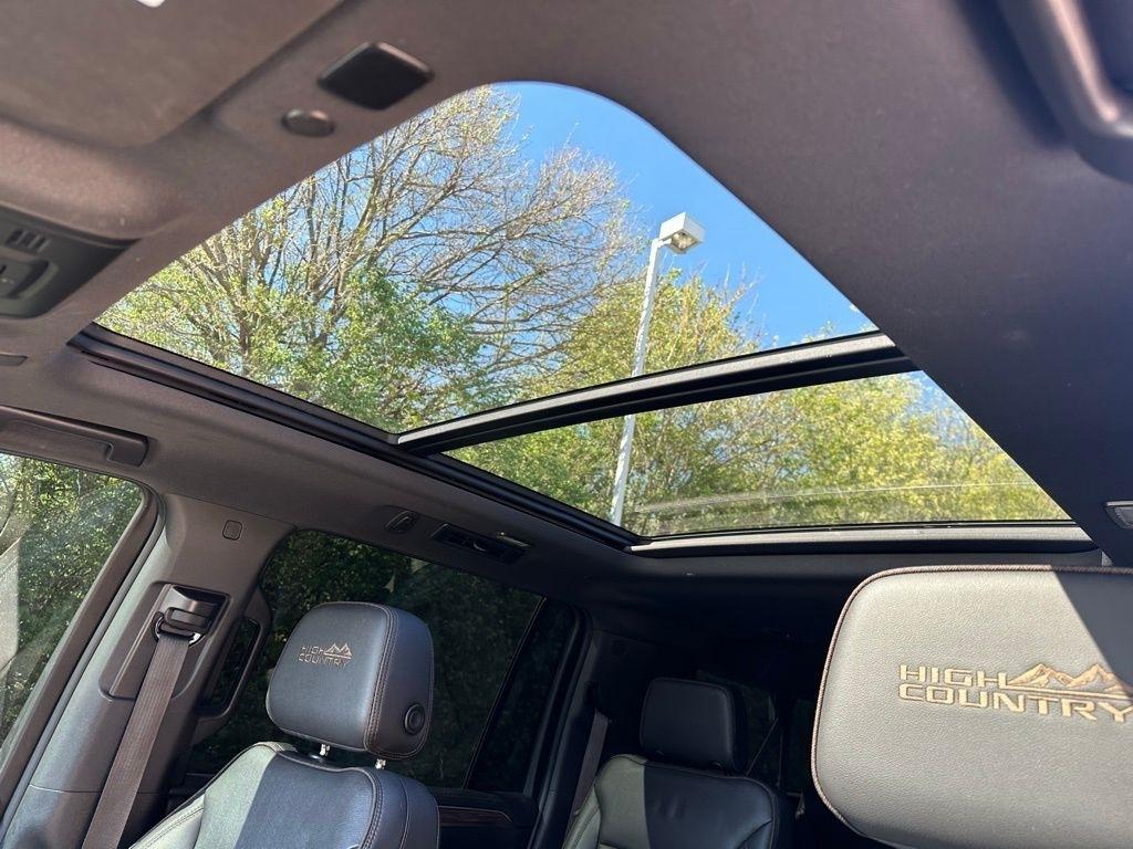 Chevrolet Suburban  2021