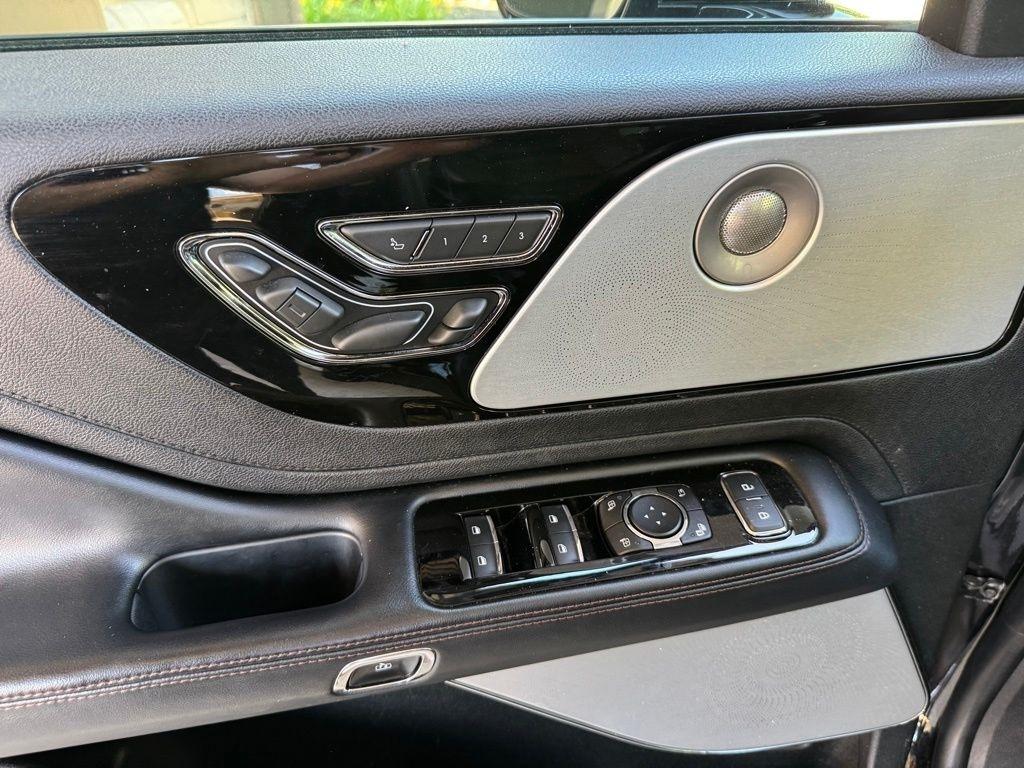 Lincoln Aviator  2020