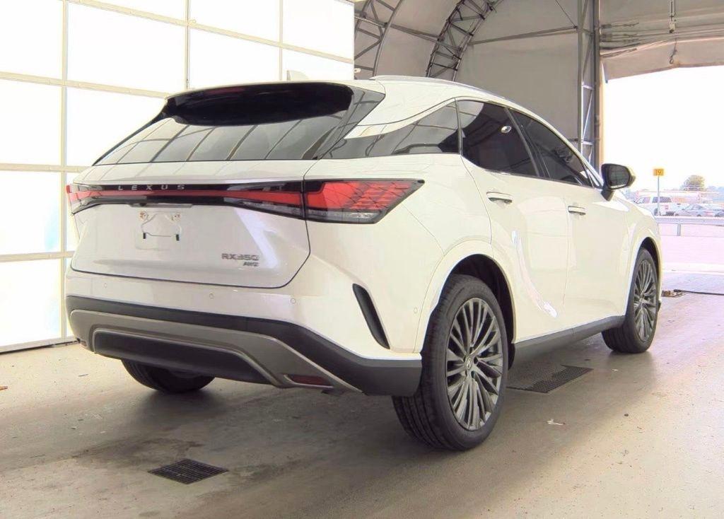 Lexus RX  2023
