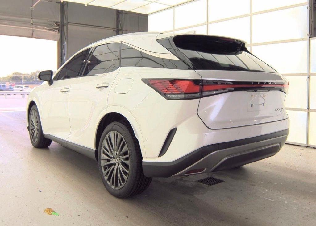 Lexus RX  2023
