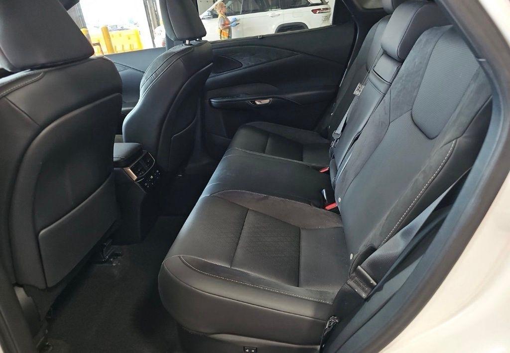 Lexus RX  2023