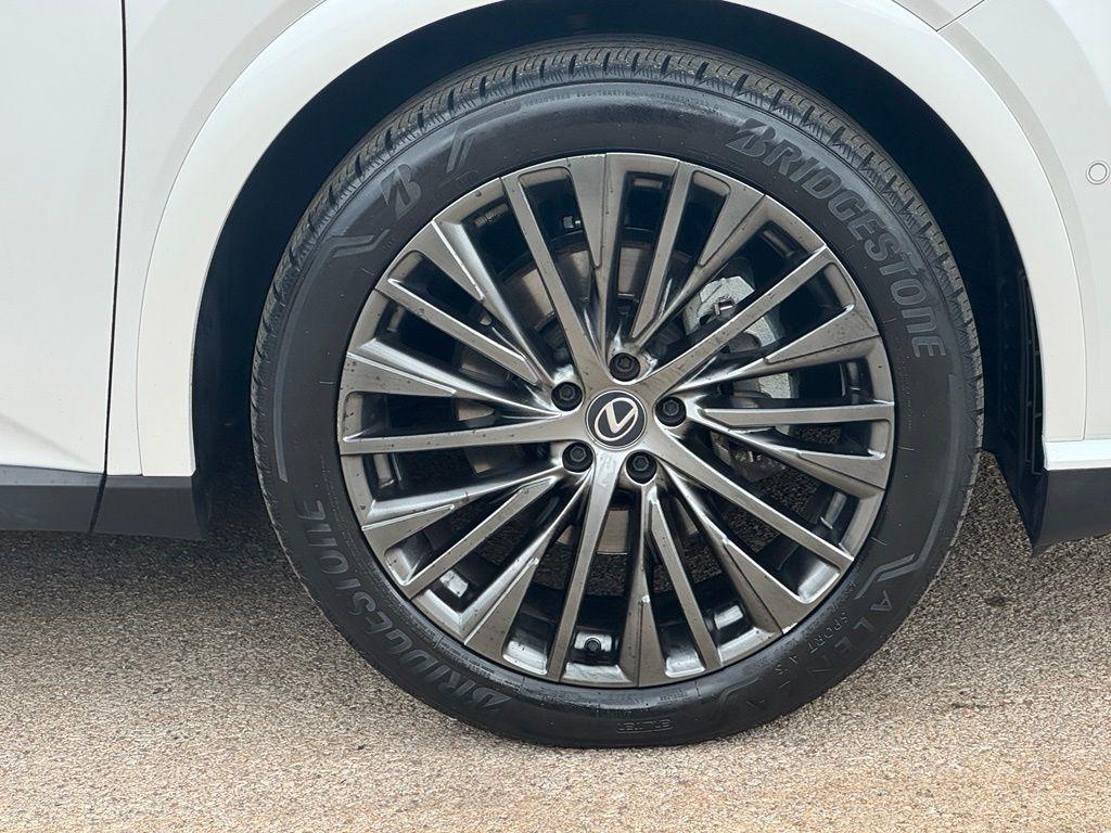 Lexus RX  2023