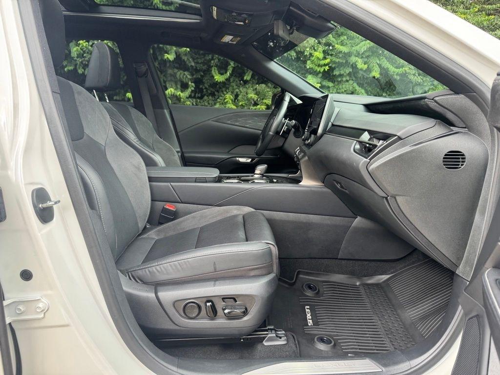 Lexus RX  2023
