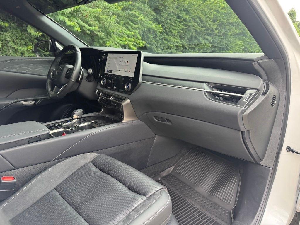 Lexus RX  2023