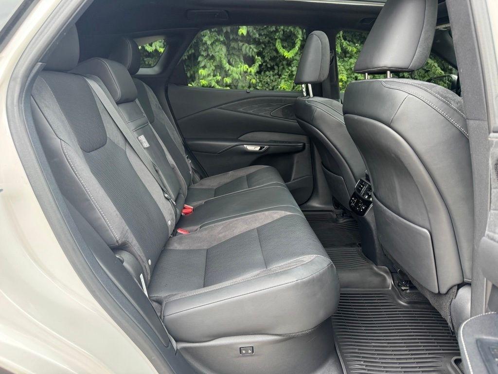 Lexus RX  2023