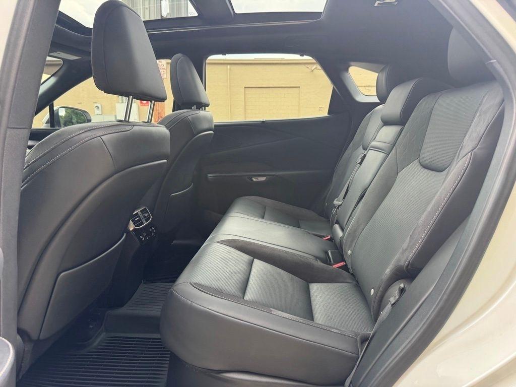 Lexus RX  2023