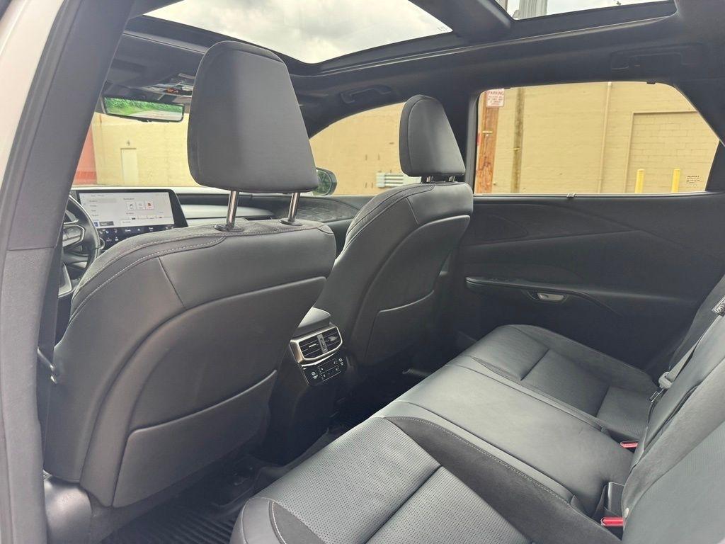 Lexus RX  2023