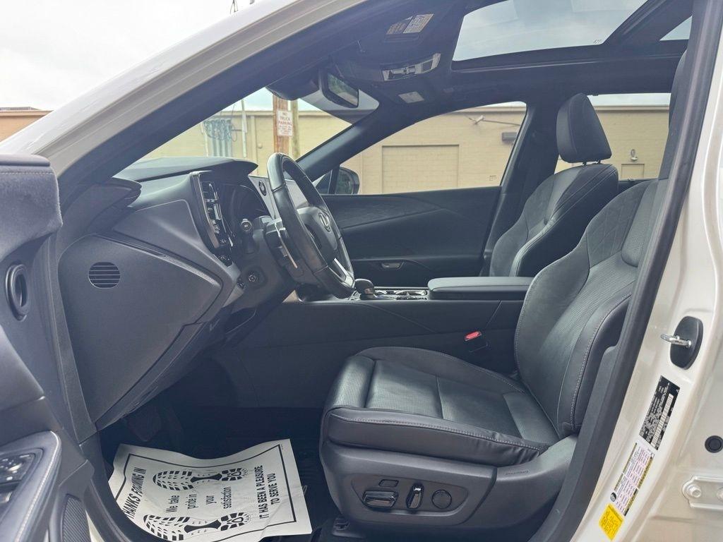Lexus RX  2023