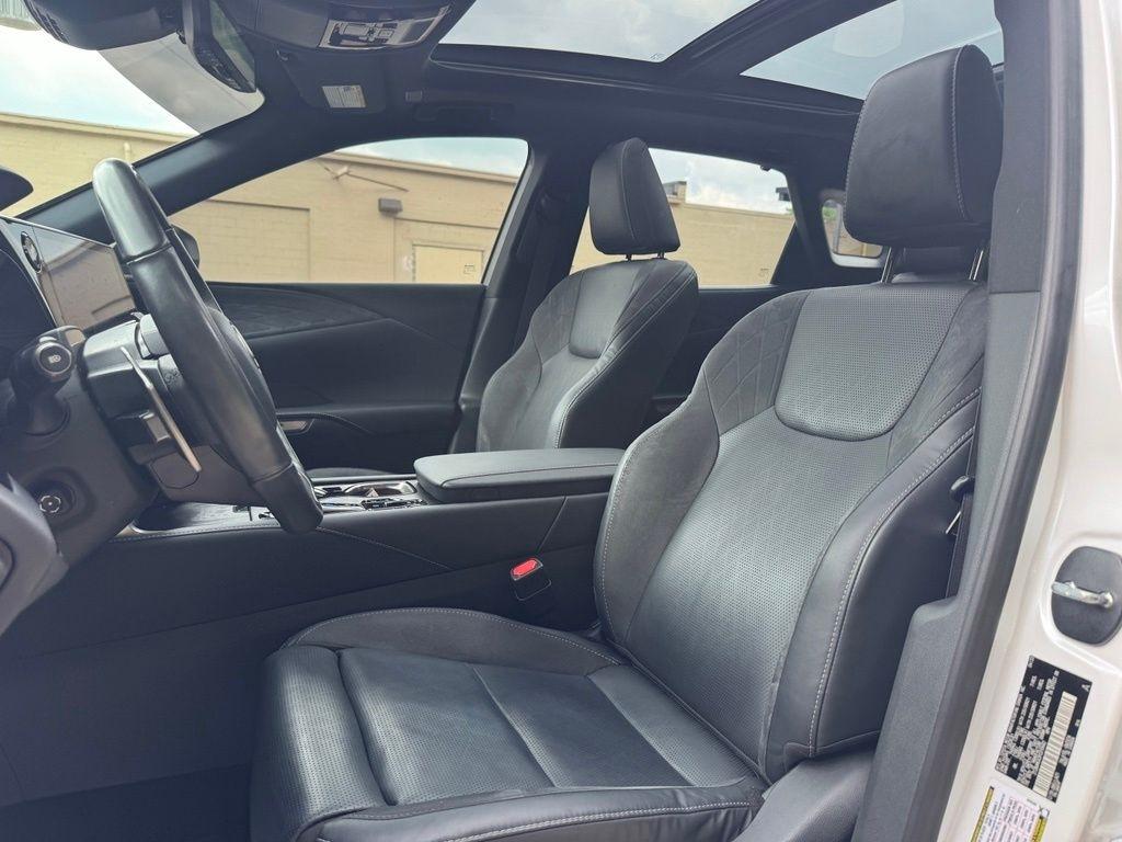 Lexus RX  2023