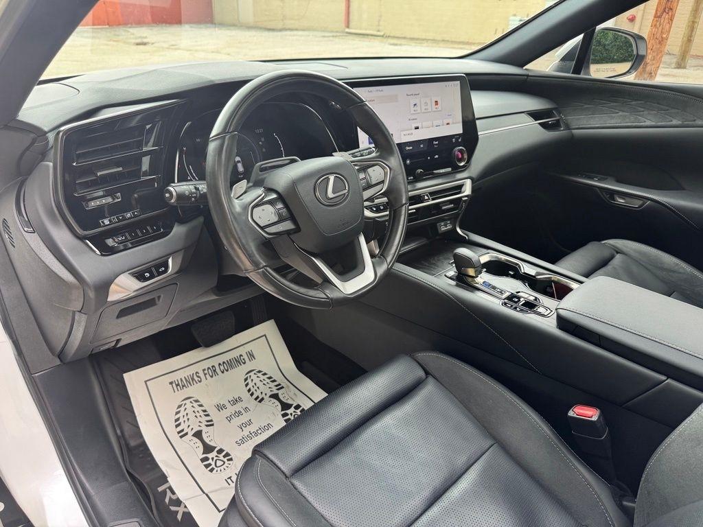 Lexus RX  2023