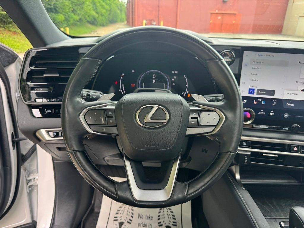 Lexus RX  2023