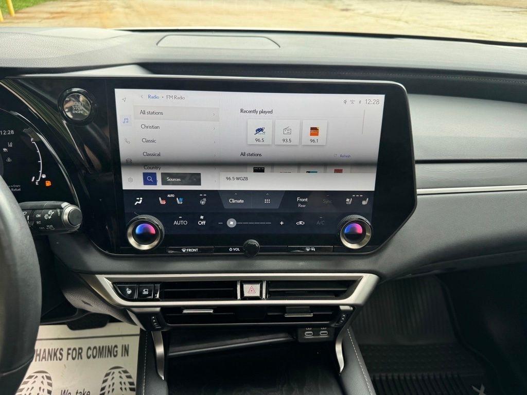 Lexus RX  2023