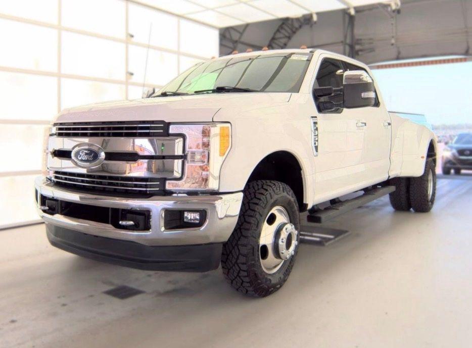 2017 Ford Super Duty F-350 DRW Lariat
