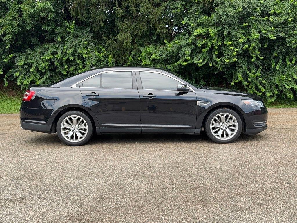 Ford Taurus photo 4