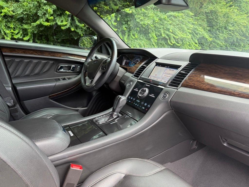Ford Taurus photo 8