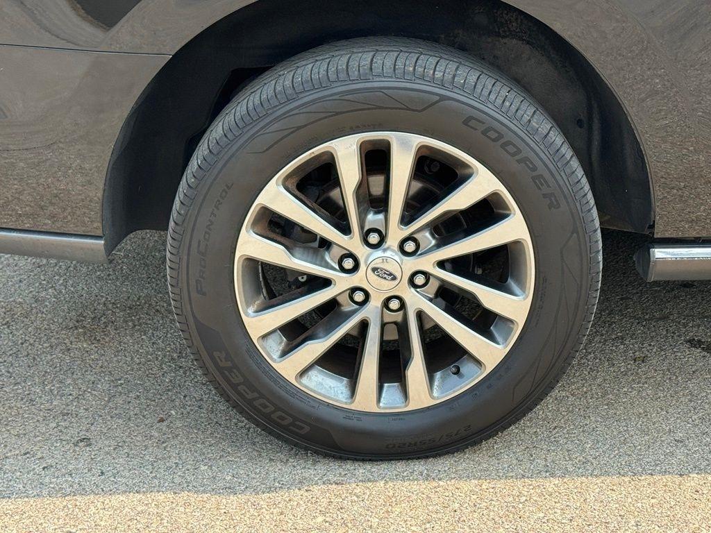 Ford Expedition photo 8