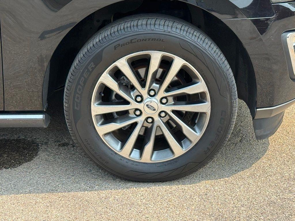 Ford Expedition photo 9