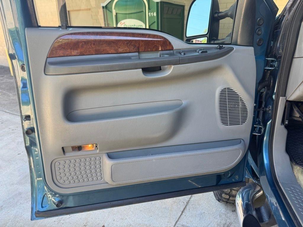 Ford Super Duty F-350 SRW  2004