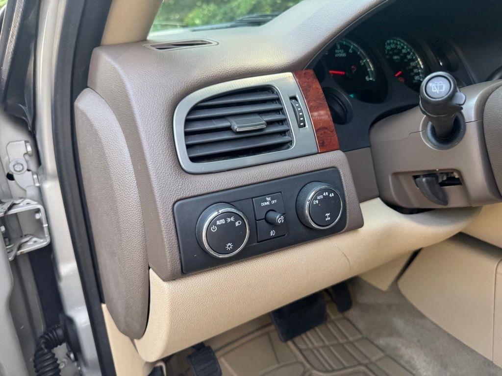 Chevrolet Suburban  2009