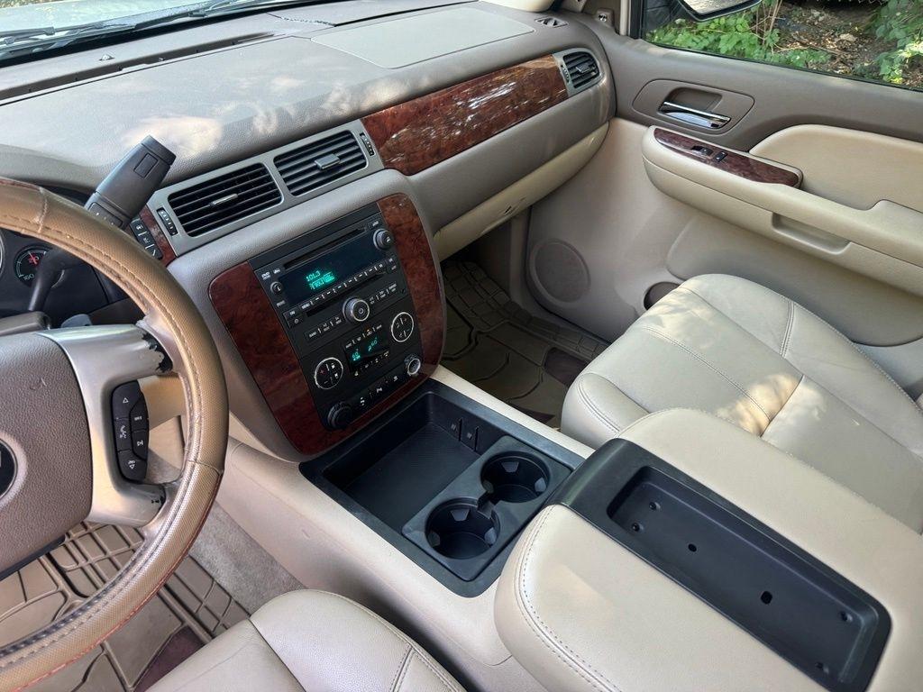 Chevrolet Suburban  2009