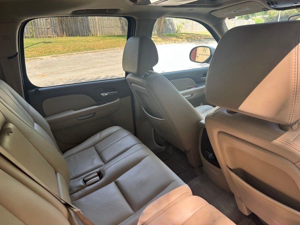 Chevrolet Suburban  2009