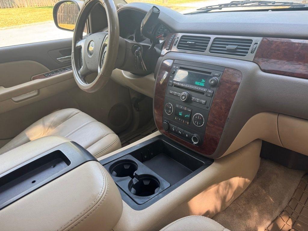 Chevrolet Suburban  2009