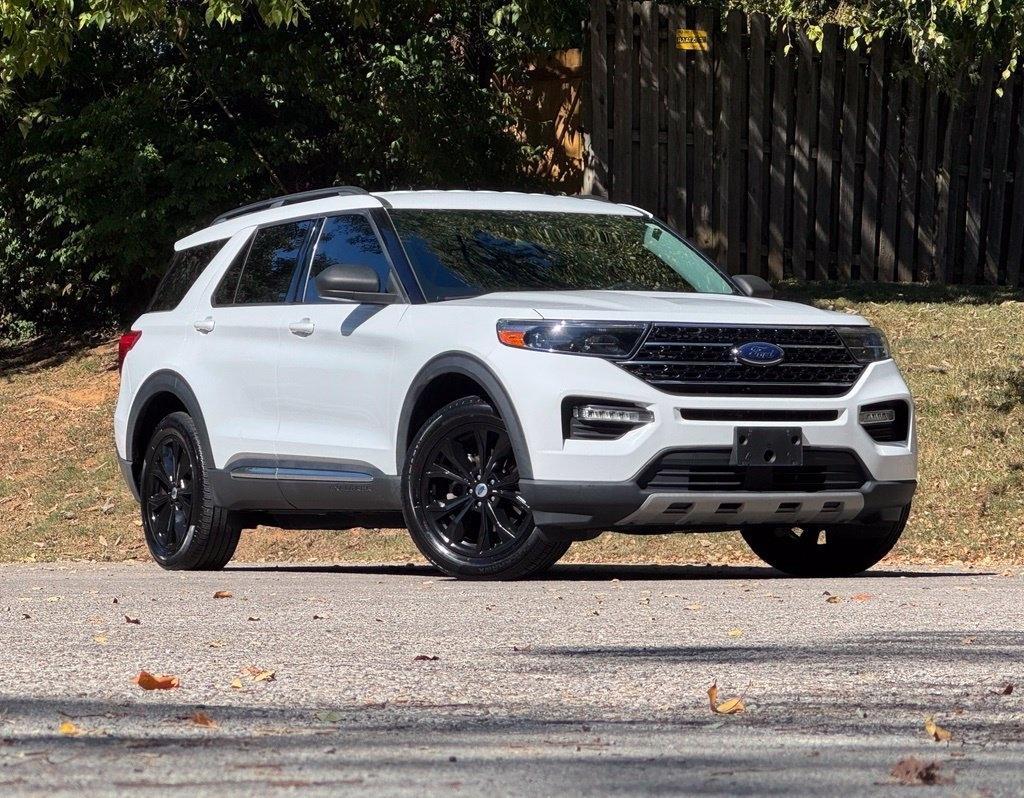 Ford Explorer photo 2