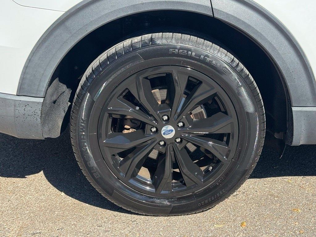 Ford Explorer photo 8