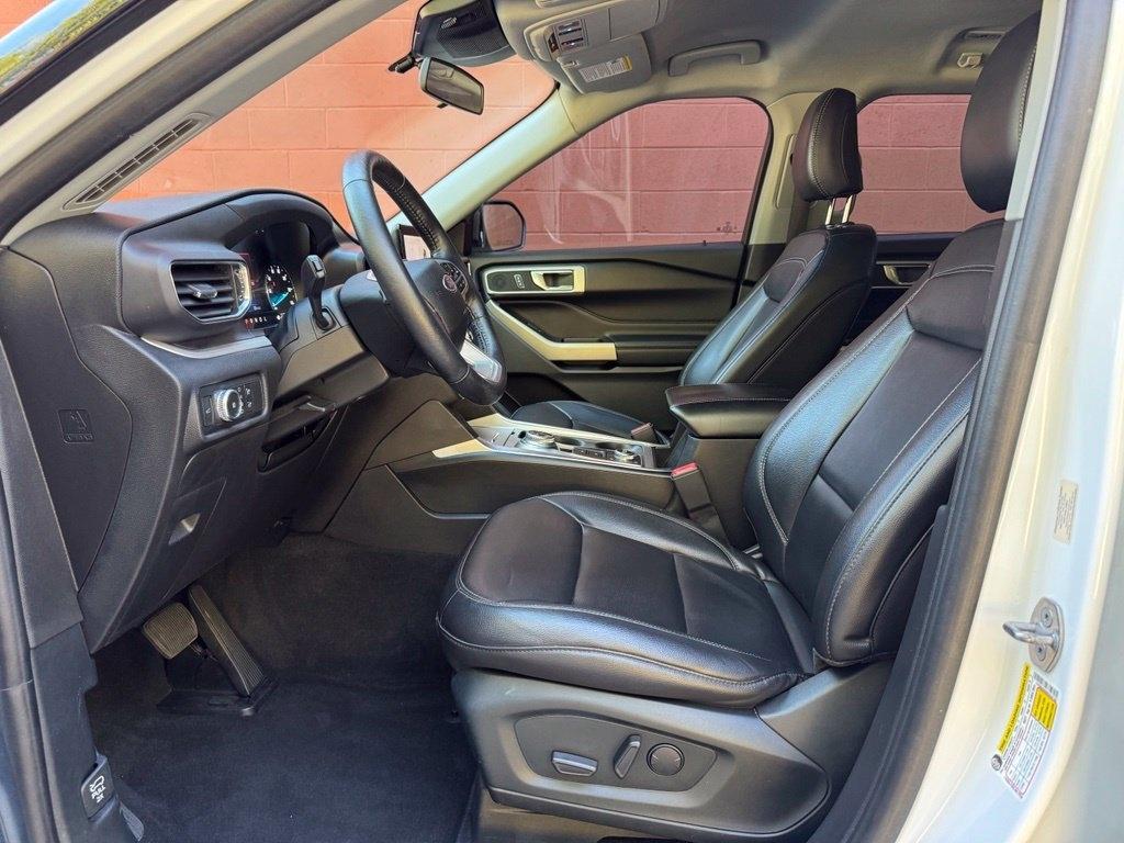 Ford Explorer photo 10