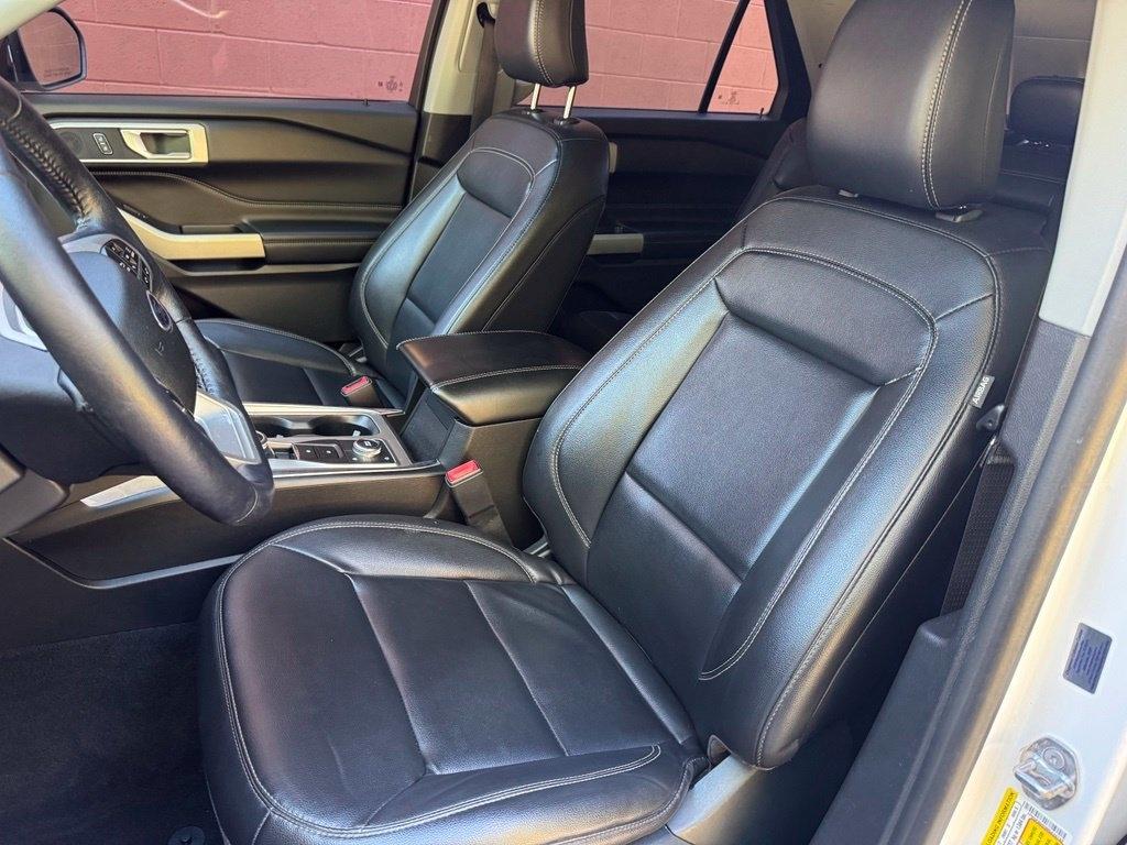 Ford Explorer photo 11