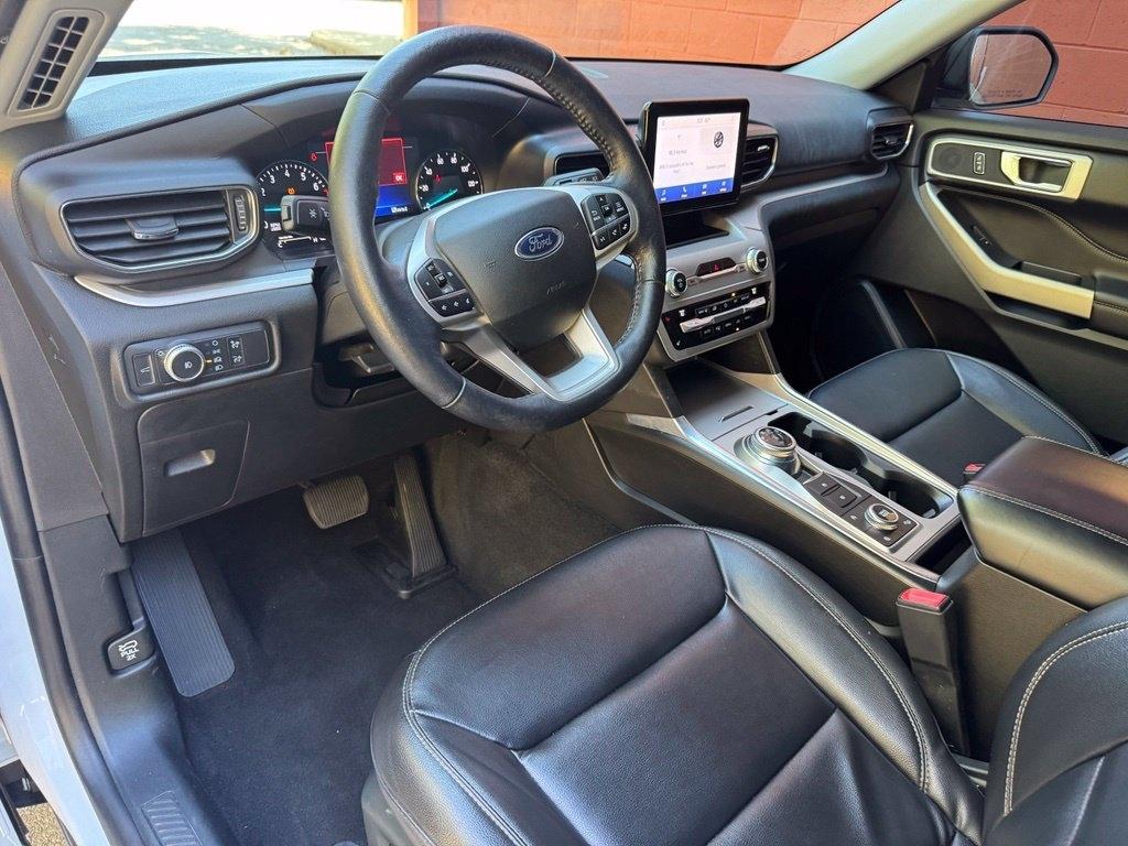 Ford Explorer photo 12