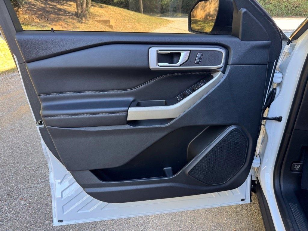 Ford Explorer photo 13