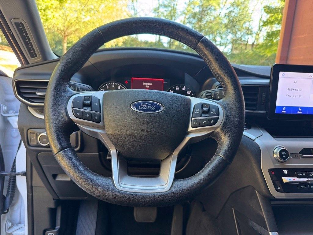 Ford Explorer photo 14