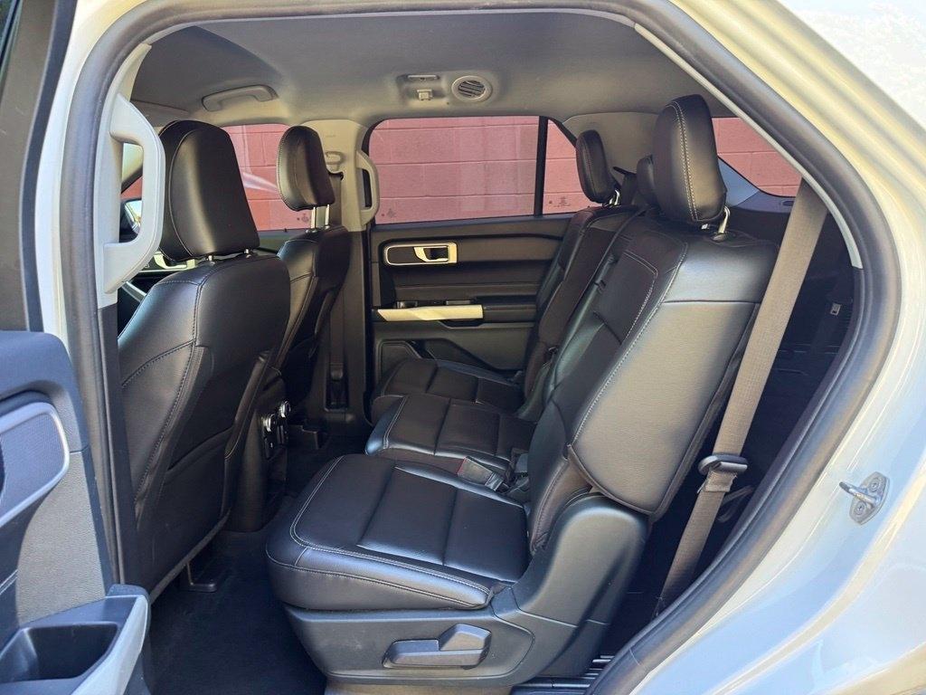 Ford Explorer photo 20