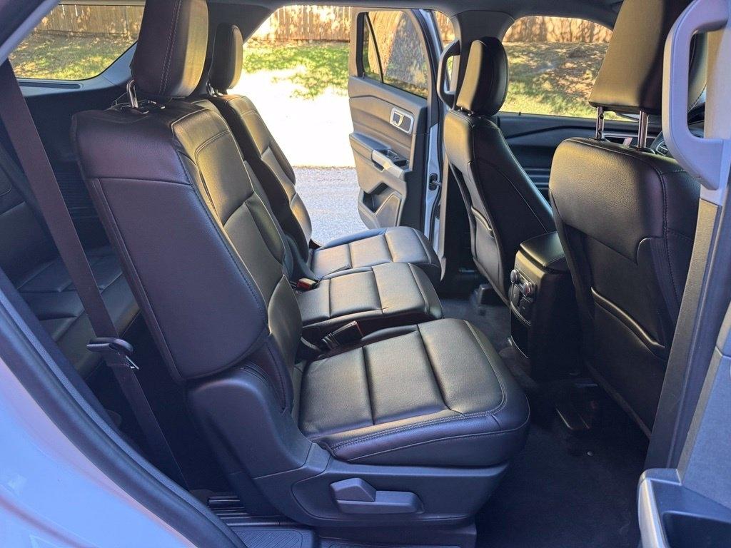 Ford Explorer photo 25