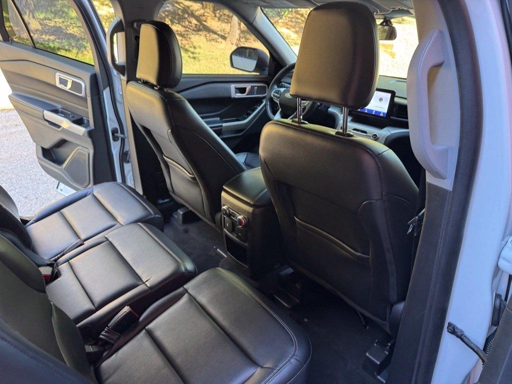 Ford Explorer photo 26