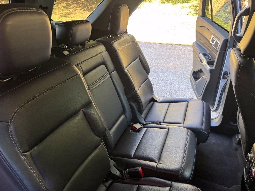 Ford Explorer photo 27