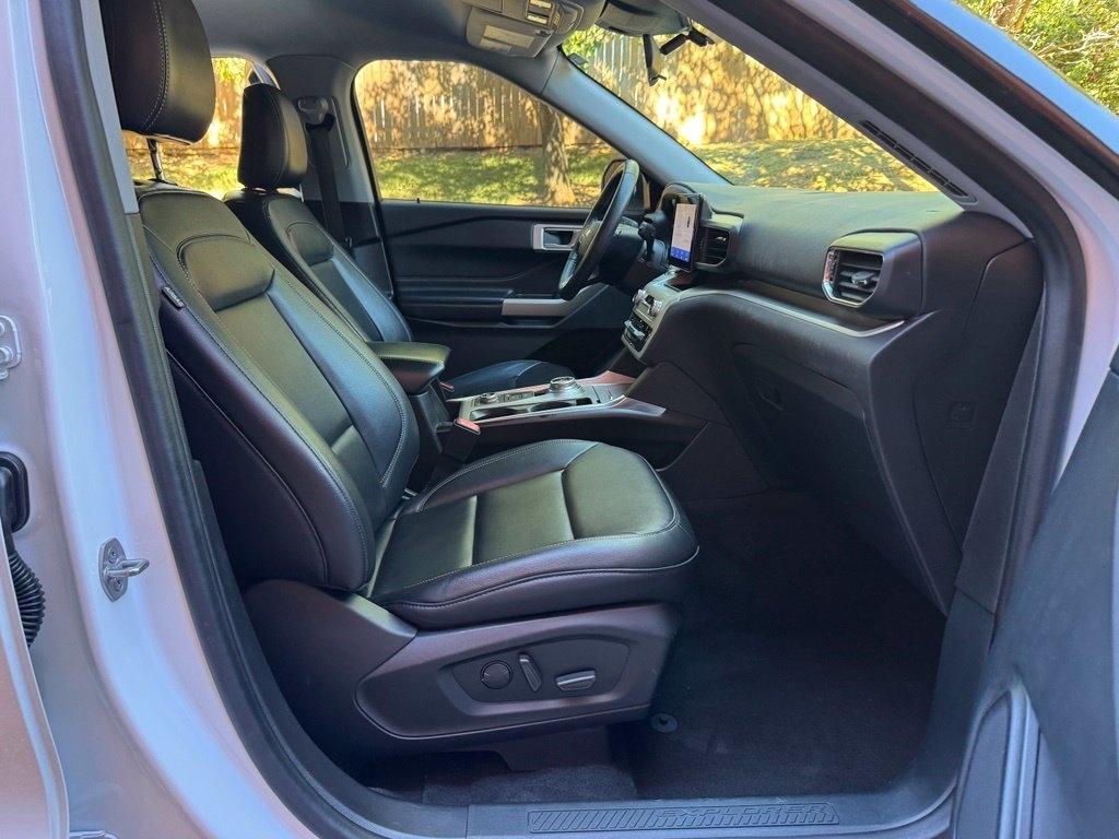 Ford Explorer photo 29