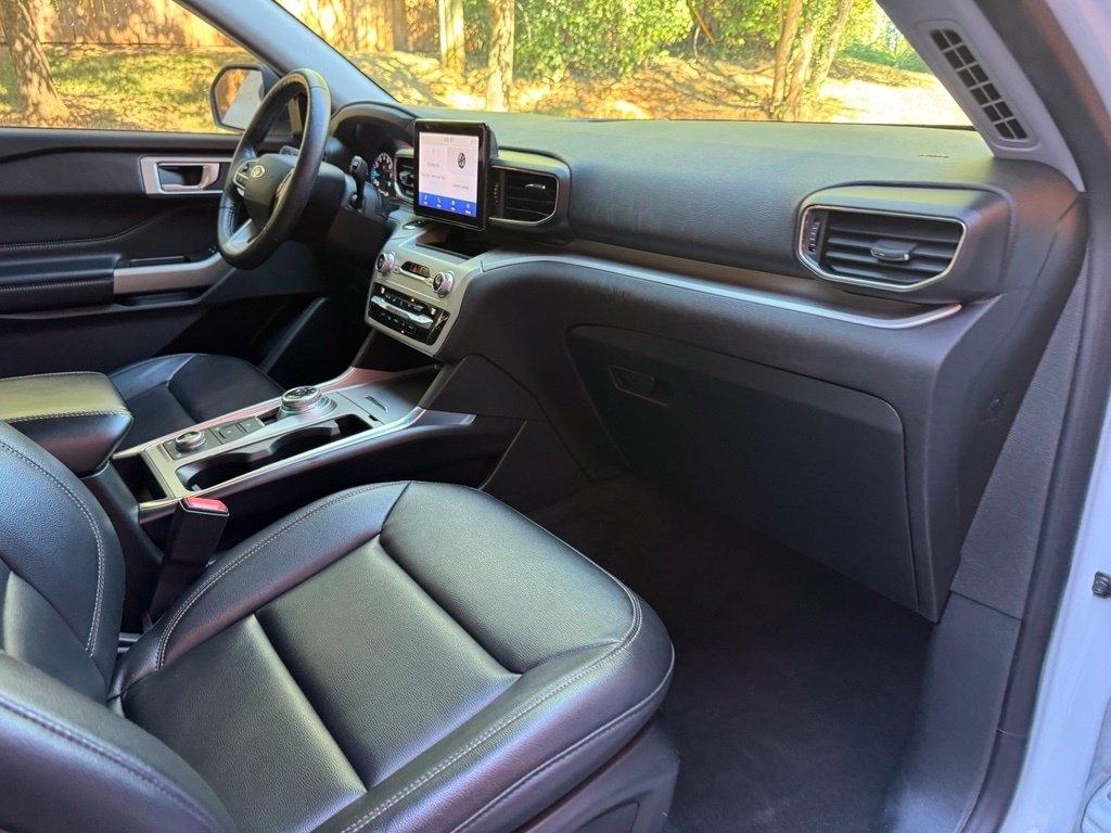Ford Explorer photo 30