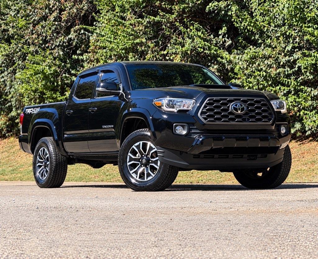 Toyota Tacoma photo 2