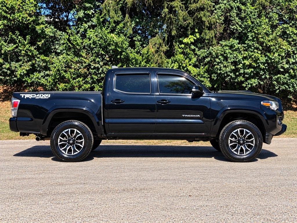 Toyota Tacoma photo 3