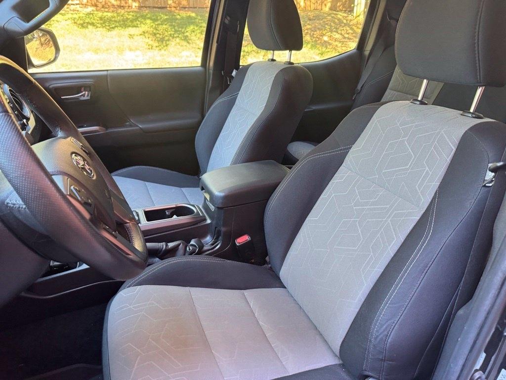 Toyota Tacoma photo 7