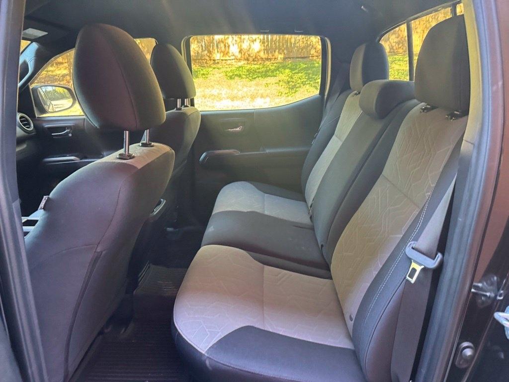 Toyota Tacoma photo 12