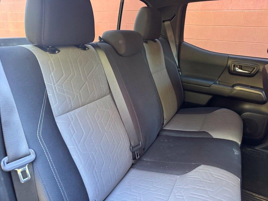 Toyota Tacoma photo 13