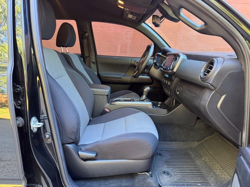 Toyota Tacoma photo 14