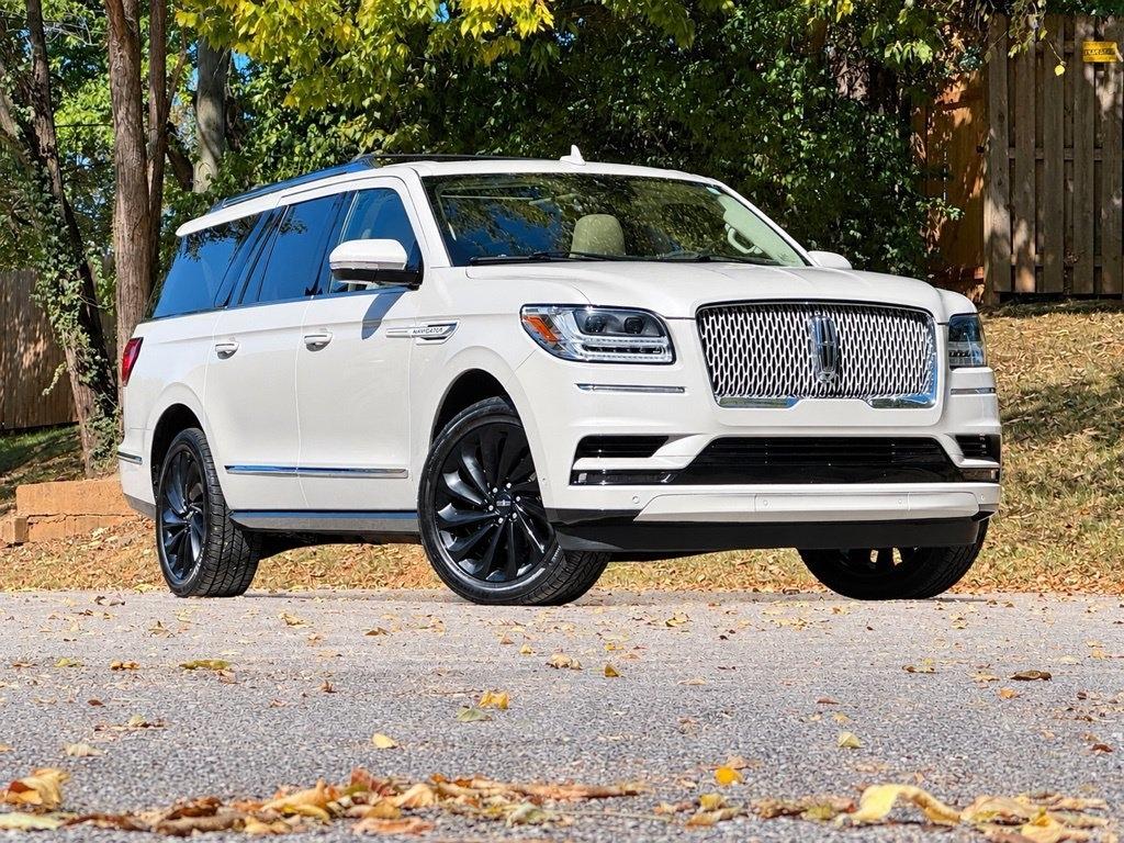 Lincoln Navigator L photo 2